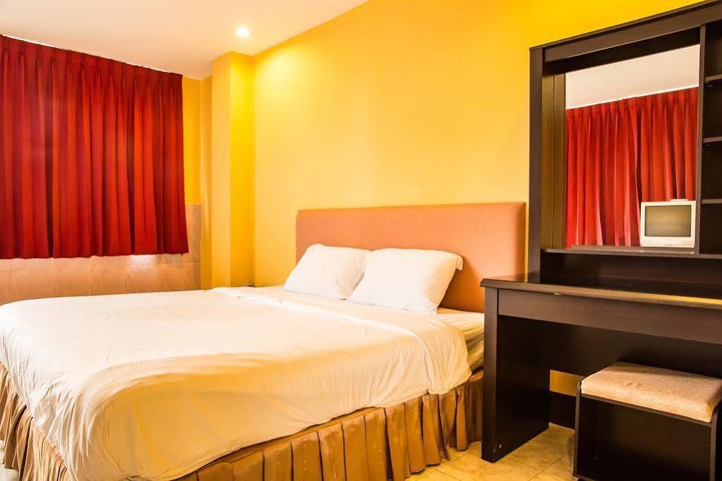 FnB Hotel Central Pattaya Bagian luar foto
