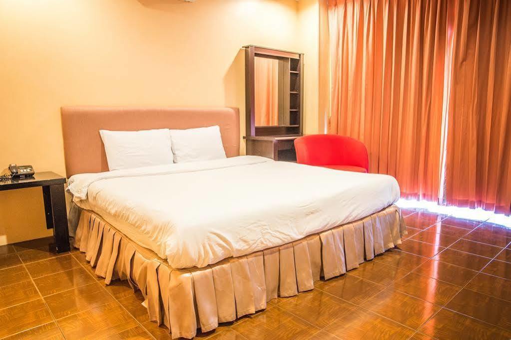 FnB Hotel Central Pattaya Bagian luar foto