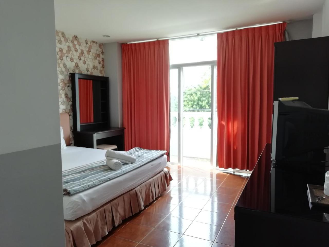 FnB Hotel Central Pattaya Bagian luar foto